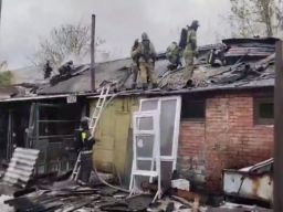 В Ростове потушили пожар в цеху по производству окон