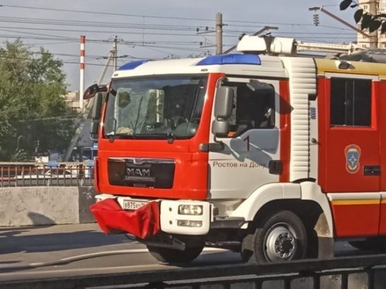 На Северном произошел мощный взрыв, после чего начался пожар в доме