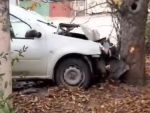 В Шахтах водитель автомобиля врезался в дерево