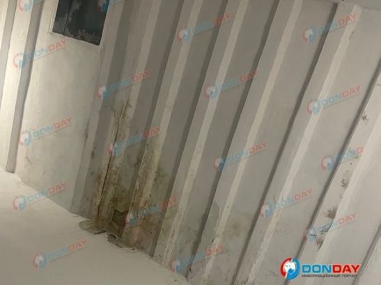 В Ростове жители дома на 8-й Линии пожаловались на плачевное состояние крыши