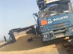 Под Сальском в Ростовской области перевернулся зерновоз