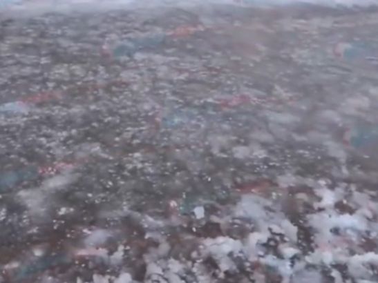 Соборная площадь в Ростове превратилась в каток из-за гололеда
