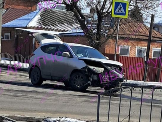 В Ростовской области двоих водителей доставили в больницу после ДТП
