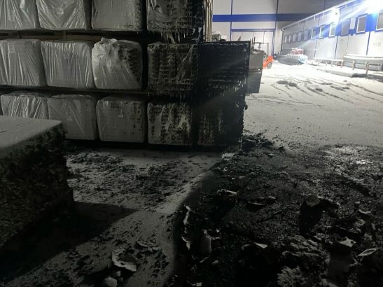 Под Ростовом на территории компании, продающей окна, произошел пожар