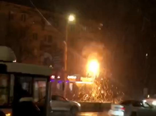 В Ростове заискрился светофор и провода на проспекте Михаила Нагибина