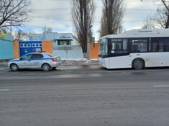 В Ростове автобус сбил 36-летнего мужчину 10 февраля