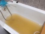 В Ростовской области зловонные стоки канализации попали в квартиры многоэтажки