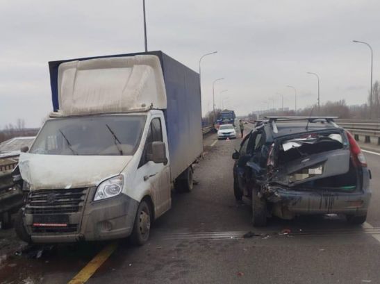 Водитель попал под колеса своей машины на трассе под Ростовом