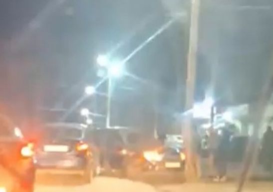 В Каменске-Шахтинском после массового ДТП легковушка врезалась в столб