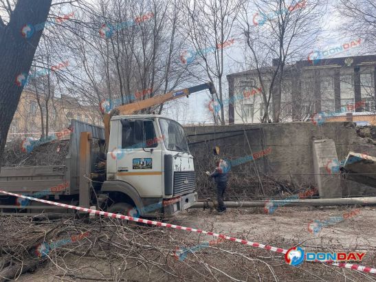В Ростове в течение месяца демонтируют рухнувшую кирпичную стену