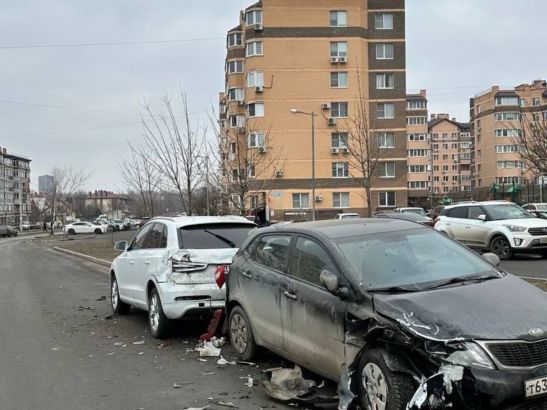 В Ростове мужчина устроил массовое ДТП и скрылся