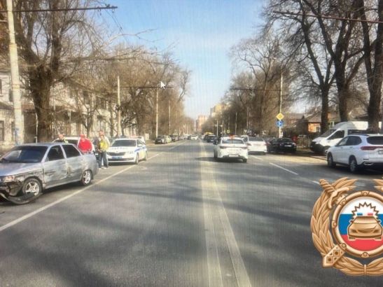В Ростове в аварии пострадал 24-летний водитель «ВАЗа»