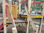 В Ростове детская площадка стала больше напоминать декорации из фильма ужасов