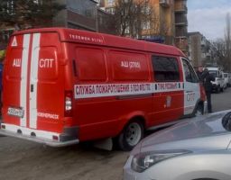 Саперы не могут найти второе крыло дрона, упавшего в Аксае