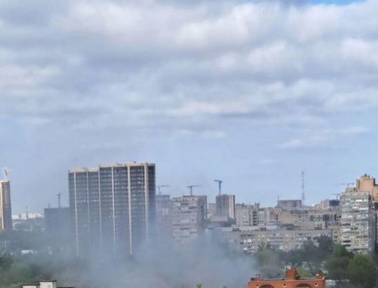 В Ростове на Варфоломеева произошел крупный пожар в частном доме