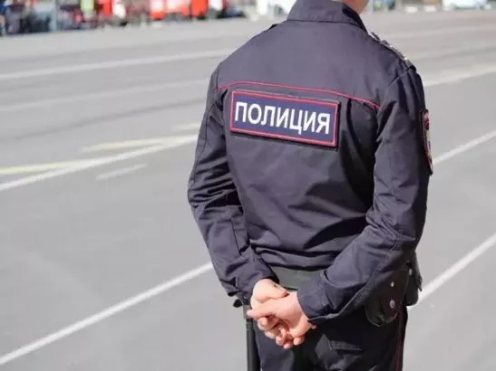 Двоих жителей Ростовской области подозревают в краже флага РФ в Санкт-Петербурге
