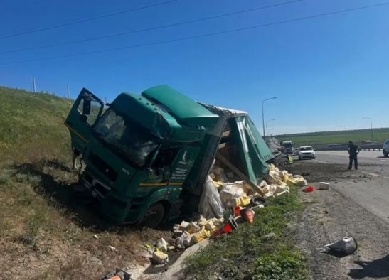 Водитель большегруза насмерть сбил трех дорожных работников в Ростовской области