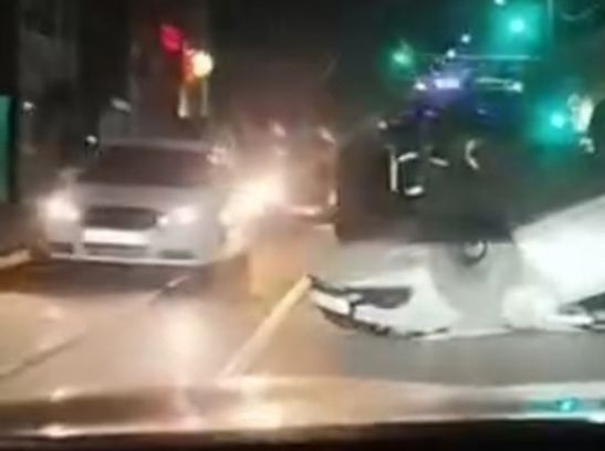 В Ростове автомобиль перевернулся на крышу на Станиславского