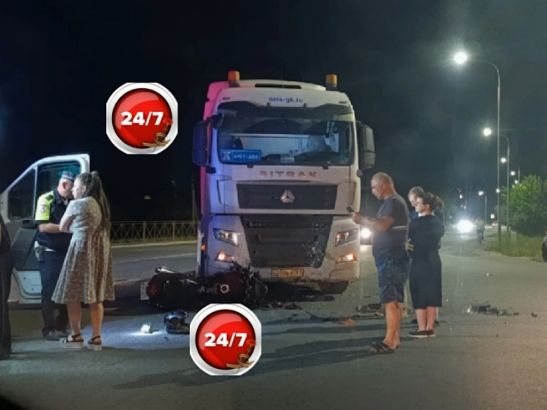 В Донецке Ростовской области пострадал мотоциклист, врезавшись в фуру