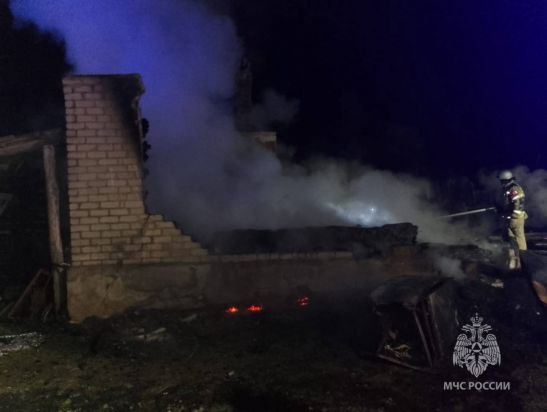При пожаре в частном доме погиб 38-летний мужчина в Ростовской обасти