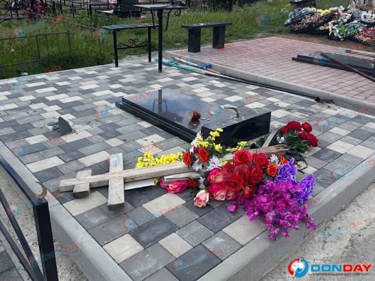 Глава Новошахтинска прокомметировал ситуацю с разбитым памятником бойцу СВО