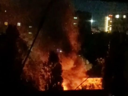 В Ростове сгорел микроавтобус «Фиат Дукато»