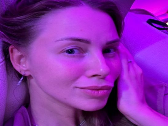 Полина Диброва лежит дома с температурой под 40