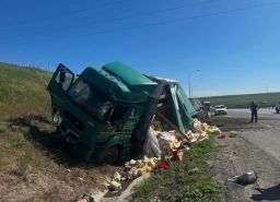 Водитель большегруза насмерть сбил трех дорожных работников в Ростовской области