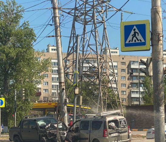 В Ростове в ДТП с "Ладой Ларгус" пострадали два человека