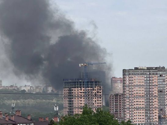 В Ростове полыхает крупный пожар на Штахановского