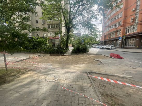 На Журавлева в Ростове засыпали яму, куда угодил мусоровоз
