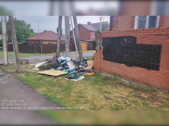 В Александровке женщина с вилами вызывает страх у соседей