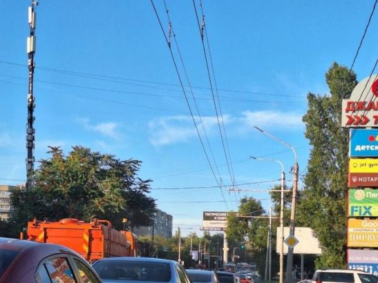 В Ростове на Таганрогской образовался дорожный затор из-за ДТП