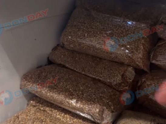 В Ростове тараканы облюбовали полку с крупами в магазине