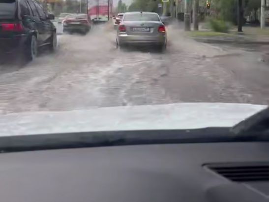 В Ростове на улице Малиновского затопило мост