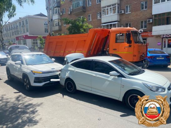 В ДТП пострадал пассажир такси в Ростове