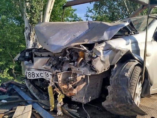 В Ростовской области автомобилист врезался в остановку