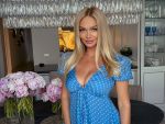 Виктория Лопырева разместила фото в коротком платье с глубоким декольте