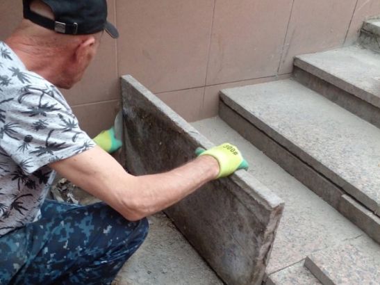 В Ростове в подземном переходе на Шолохова починили разбитую лестницу