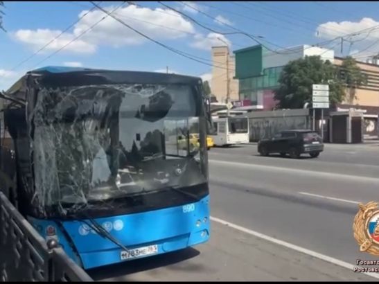 В Ростове трое пострадали в аварии с автобусом