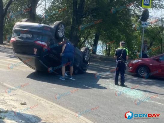 В Ростове произошло жесткое ДТП с двумя легковушками