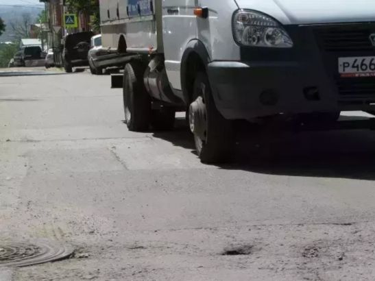 В Ростове на улице Обороны появятся новые парковочные места