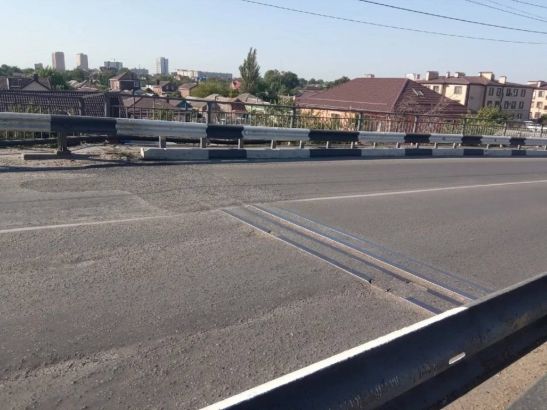 В Батайске парень упал с моста