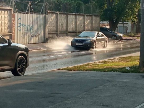 В Ростове на Западном затопило 2-ю Краснодарскую