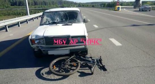 Под Ростовом отечественное авто сбило велосипедиста