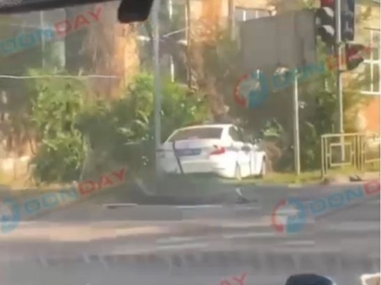 В Батайске произошла авария с участием полицейской машины.