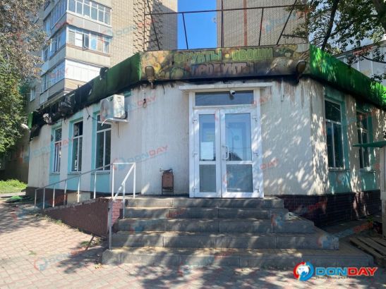 Причиной возгорания в овощном ларьке в городе Шахты стал поджог