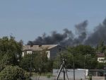 Крупный пожар тушат на складе в центре Семикаракорска