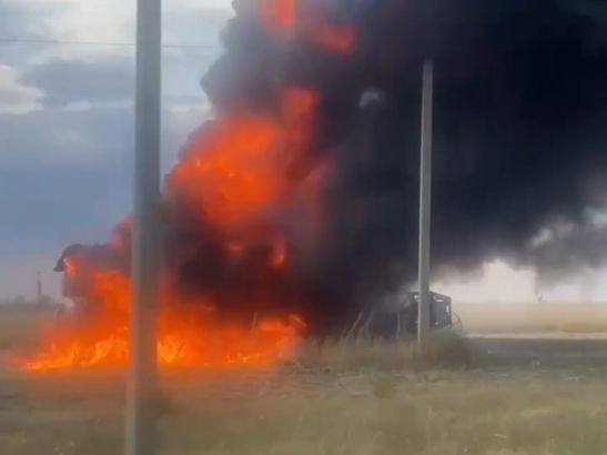 Комбайн сгорел дотла в Аксайском районе