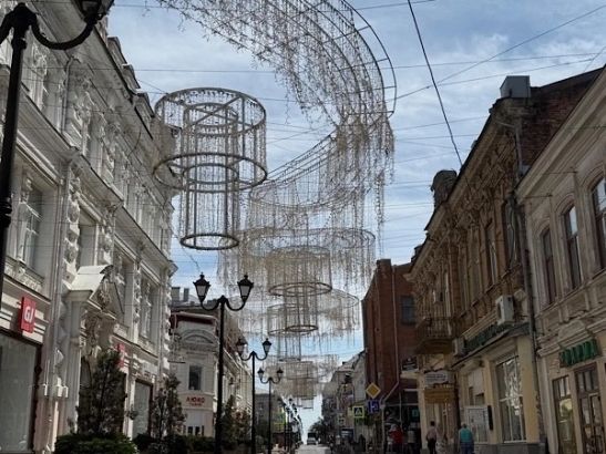 В Ростове-на-Дону демонтируют подвесное освещение «Северное сияние»